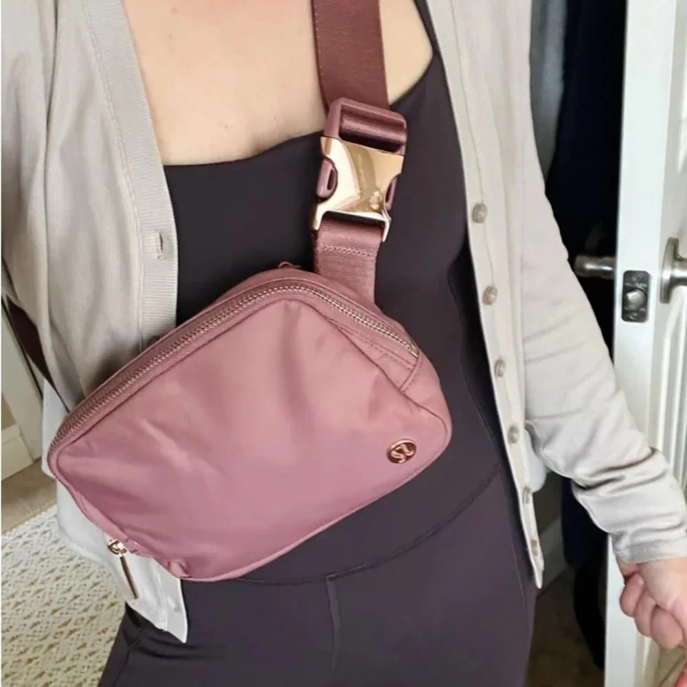 NWT Lululemon Everywhere Belt Bag Spiced Chai and Rose Gold - Picture 1 of 5